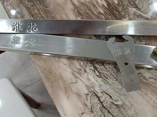 懸臂式電渣機XD12用于箱型構(gòu)件內(nèi)部焊縫焊接